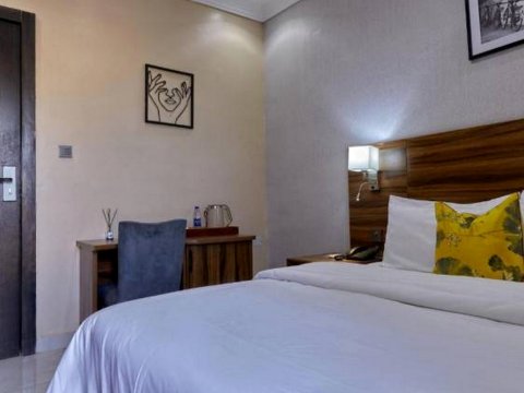 AGA Woods Hotel(AGA Woods Hotel)