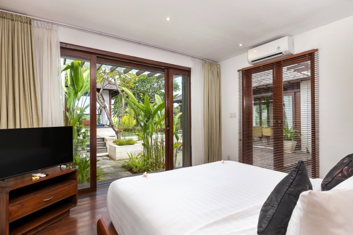 Dazzling Beachfront 2 Br Villa in Seminyak