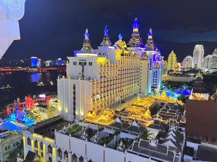 西双版纳七彩曼景度假酒店(告庄星光夜市店)