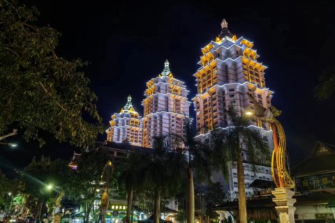 西双版纳七彩曼景度假酒店(告庄星光夜市店)