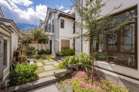 古城大院里人文度假酒店