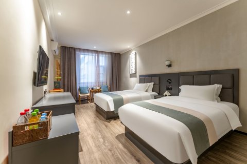 新密微言酒店(中强光年城市广场店)