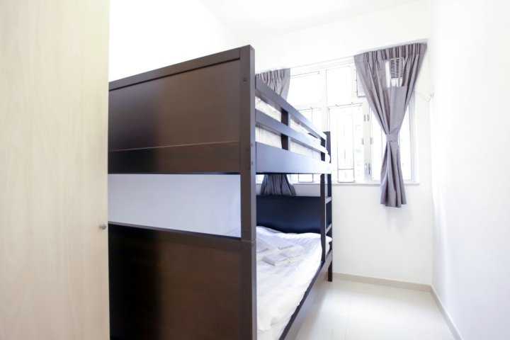 Fortress Hill(7): 2 Bedroom near MTR-Z Apartment