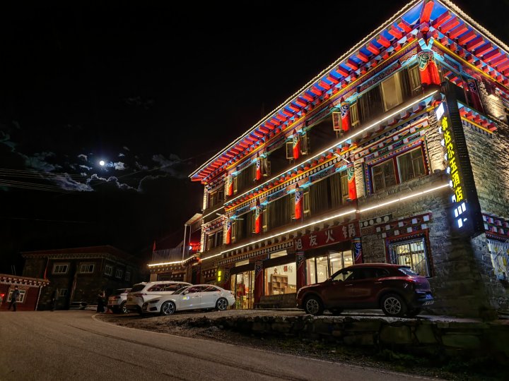 翁达尕玉酒店