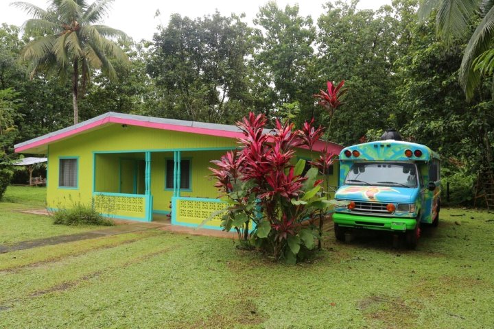 五瑟巴斯雨林保护区与探险乐园酒店(Cinco Ceibas Rainforest Reserve and Adventure Park)