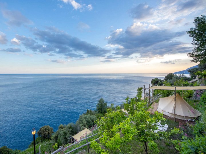 坎纳维德阿玛菲海岸营地酒店(Cannaverde - Amalfi Coast Camp)