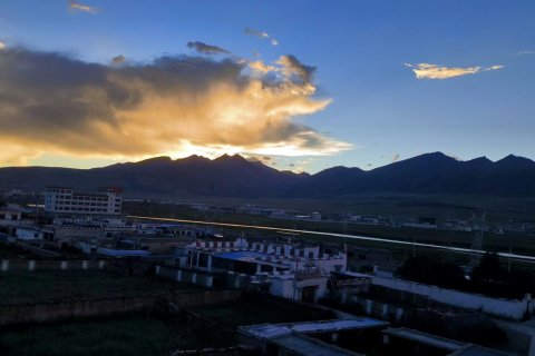 当雄龙腾商务宾馆