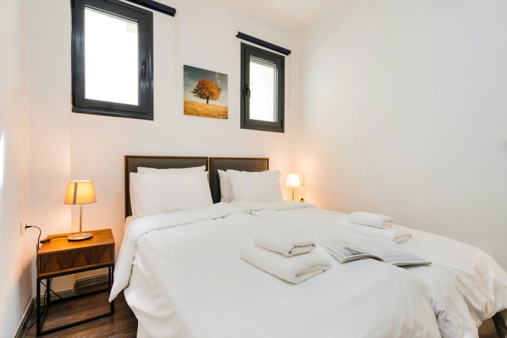 Sanders Home Suites - Cute Downtown One-Bedroom Apartment