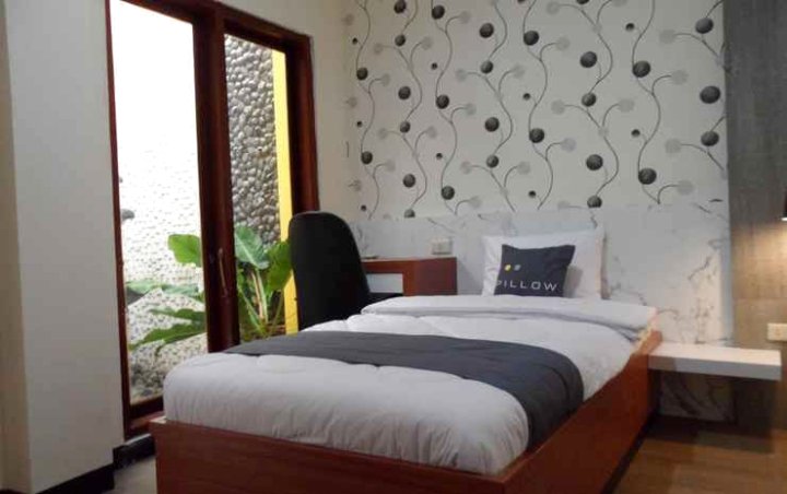 Tlaga Resort by Pillow