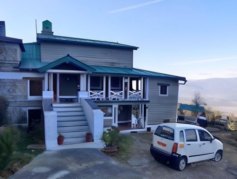 Aashritha Kausani Farm Stay| Rooms & Guided Treks