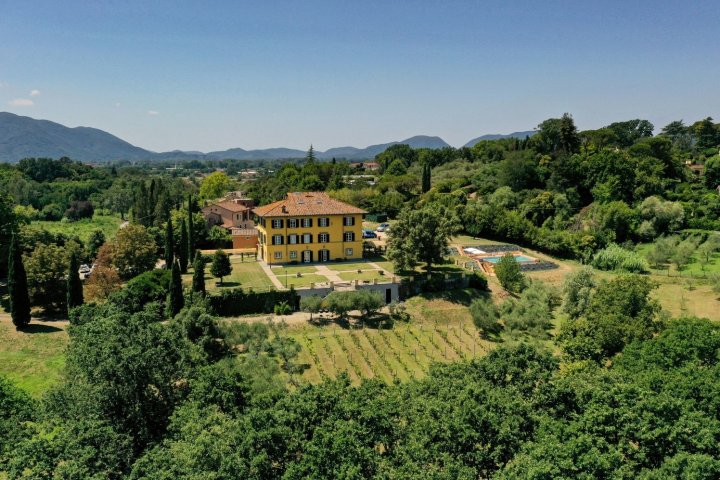 Villa Pacini - Just 1,8 km Outside Lucca Wall - Pool