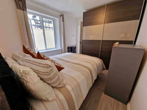 Sleep 2 Cosy Flat with Modern Amenities