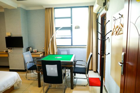 长兴楼宾馆(罗定人民广场大润发店)