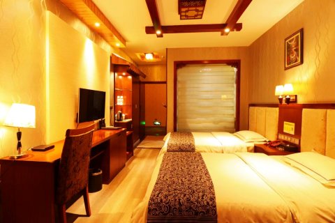 凯里苗绣大酒店(贵州电子信息学院店)