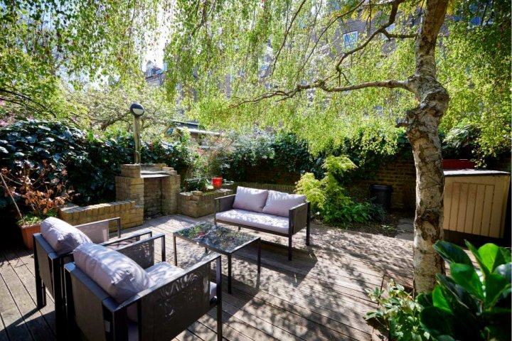 伦敦经典 - 带花园的迷人2卧室公寓(The London Classic - Captivating 2Bdr Flat with Garden)