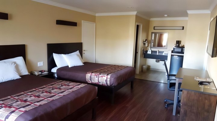 阿纳海姆阿斯托里亚旅馆和套房(Anaheim Astoria Inn & Suites)