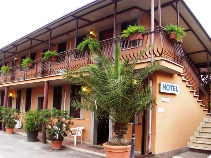 拉坎达波尔格酒店(Hotel la Locanda Del Borgo)