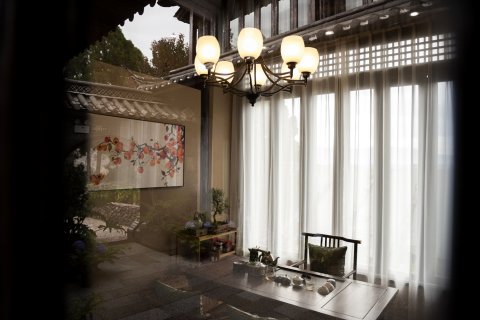 丽江依山云顶阁观景庭院