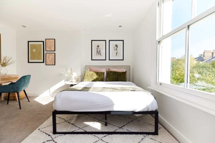 拉德布鲁克格罗夫婴儿床 - 优雅的2卧室公寓带露台(The Ladbroke Grove Crib - Elegant 2Bdr Flat with Terrace)