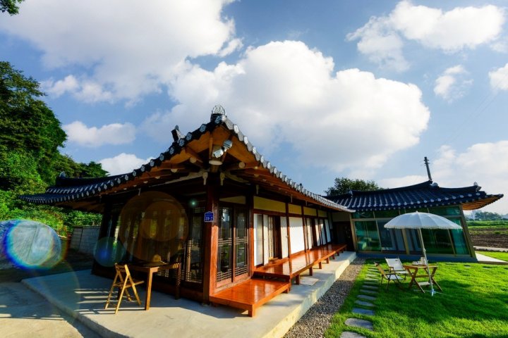 Minori House (Hanok-Style Accommodation)