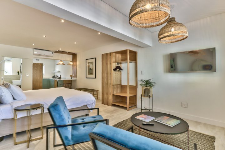 Studio in Camps Bay - 40m from Beach