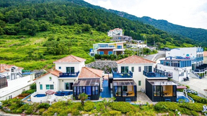 Namhae Mer Blue Bed and Breakfast