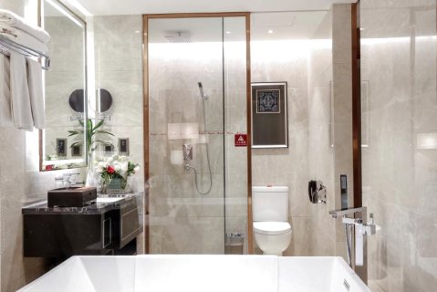 兴义国龙雅阁大酒店(穿云洞公园荷花巷步行街店)