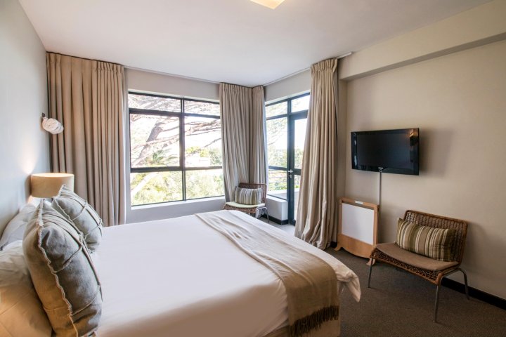 Camps Bay的三居室海景房(Three Bedroom Sea View in Camps Bay)