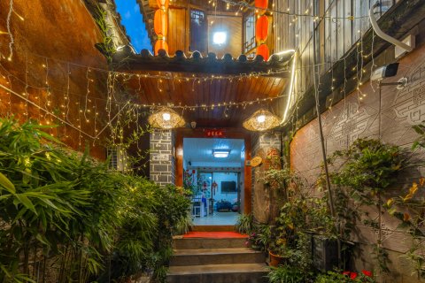 丽江束河在别处客栈