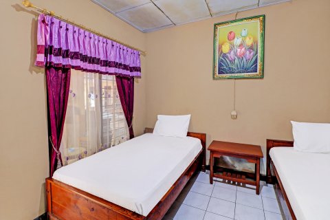 靠近Gilimanuk港的SPOT ON 92028 Hotel Surya(Spot on 92028 Hotel Surya Near Pelabuhan Gilimanuk)