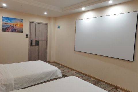 华顺智能酒店(化州市府广场店)