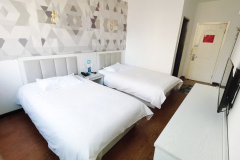 橙果主题酒店(邯郸火车站南广场店)