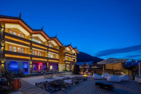 泸沽湖·栖畔·Holiday 湖景花园美宿