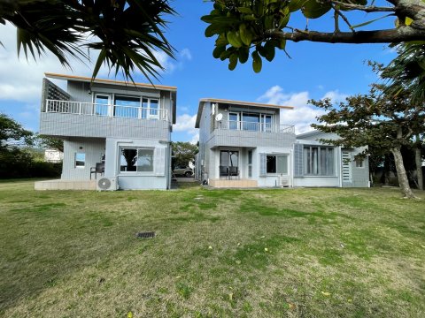 Garden and Balcony Overlooking the Sea [Maximum 4