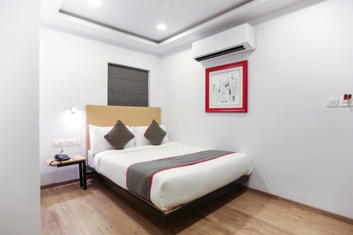 Super OYO Townhouse 143 Hotel Royal Garden Near Park Street Mullick Bazar Crossing