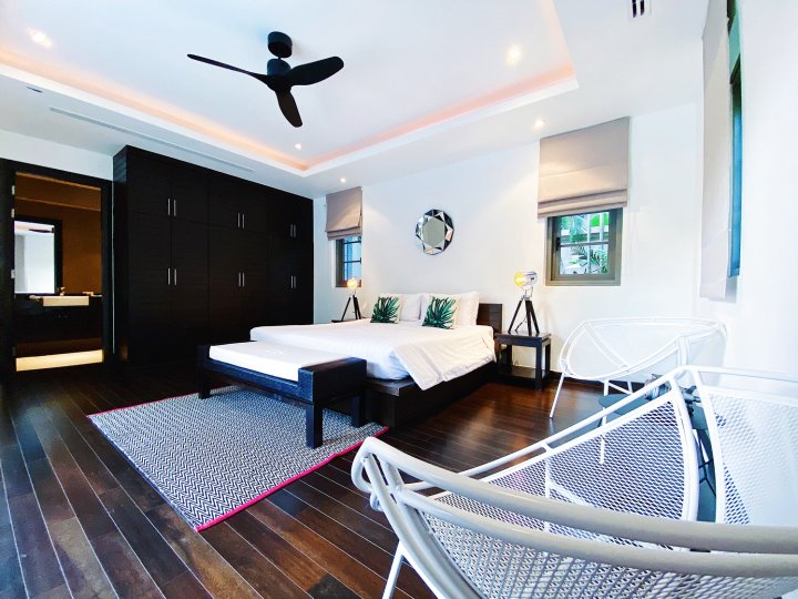 Beautiful 2Br Pool Villa Walk to Bangtao Beach and Catch Club