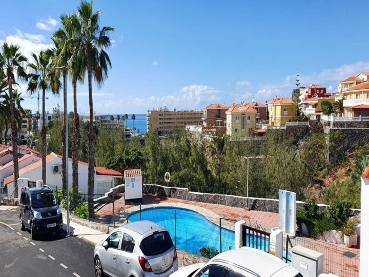 Central Apartment with Sea Views