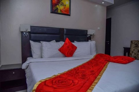 Leawood Hotel