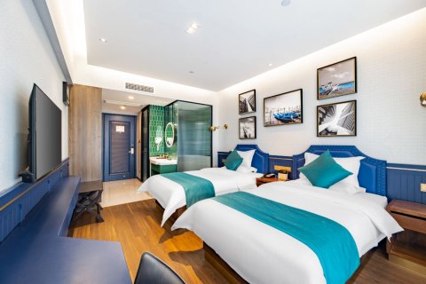 艾丽思酒店(威海高铁站万达广场店)