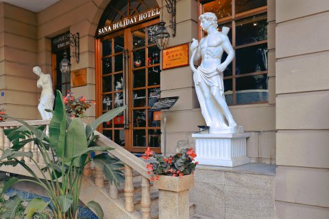 大邑塞纳假日古典法式酒店