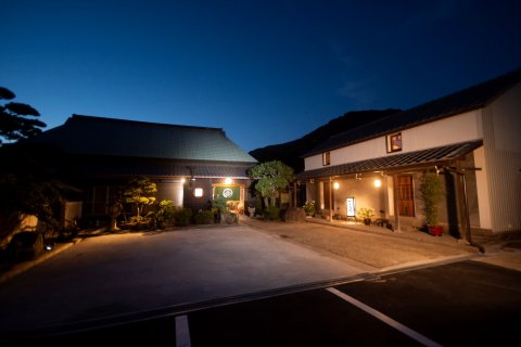 加莫之家(Gamo House Renovated Soy Sauce Storehouse Built)