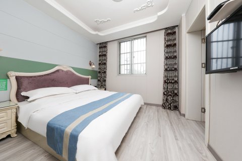 篮格假日宾馆(金坛华夏汽车客运站)