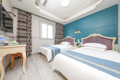 篮格假日宾馆(金坛华夏汽车客运站)