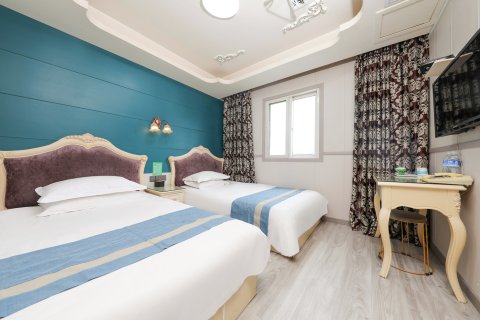 篮格假日宾馆(金坛华夏汽车客运站)