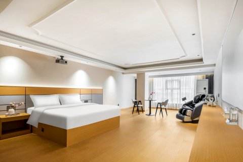 阿富尔连锁智慧酒店(沿河罗马假日店)