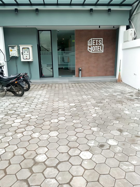 三宝拢新邦利马维斯酒店(Weis Hotel Simpang Lima Semarang)