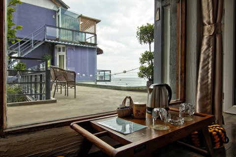 大理双廊半月拖蓝水景雅院