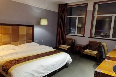 乌拉特前旗英丽泽大酒店