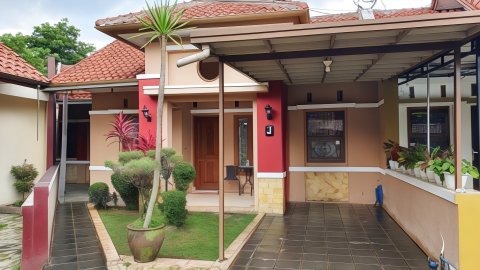 Bojong Homestay Syariah Tasikmalaya 4BR (Whole House) 8-Persons