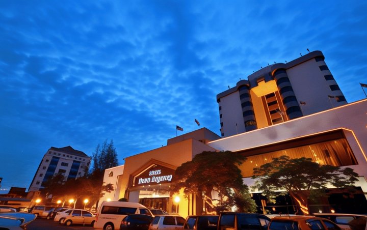 普特拉摄政酒店(The Putra Regency Hotel)